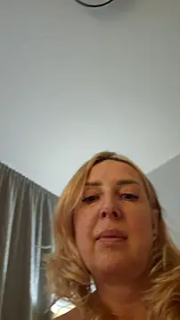 Webcam Model (MariaRichi_)  is live.Free join now!