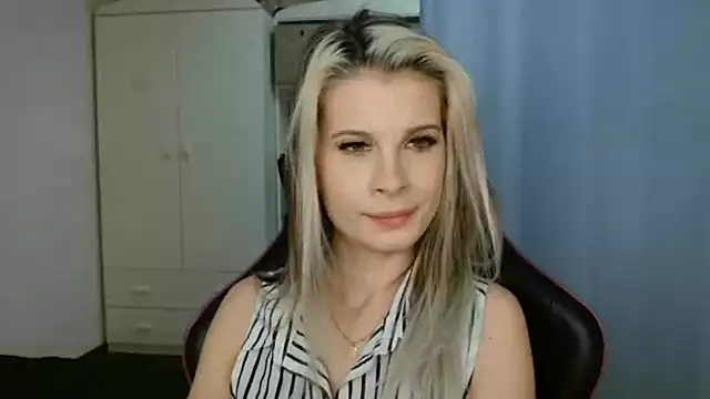 KristineGlow webcam