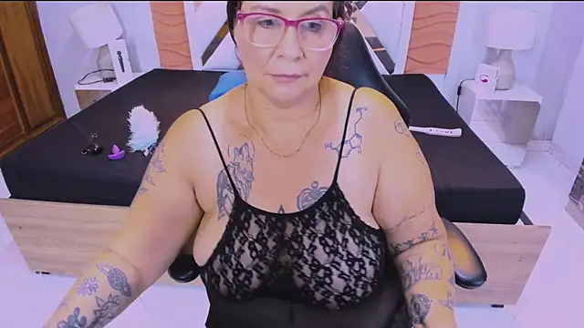 laura_riley webcam
