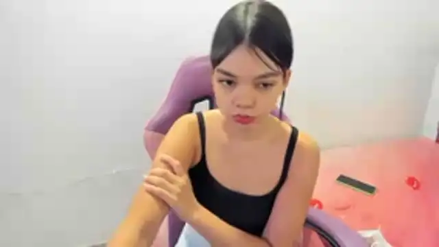 shy_luna18 webcam