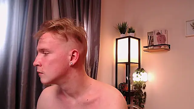 AlexxSweet webcam