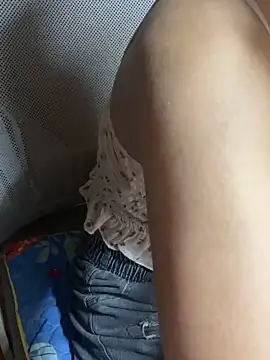 Mina048 webcam