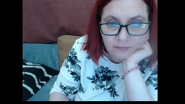 PlayfullMature webcam