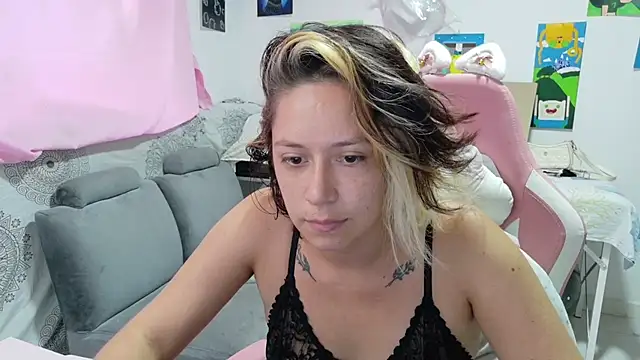 MommyMiaWs webcam