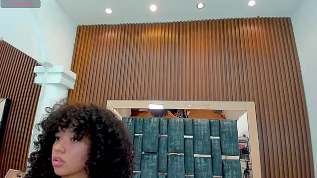 Chloe_and_Violeta webcam