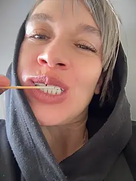 MARILYNMADELENAKOVANOVA webcam