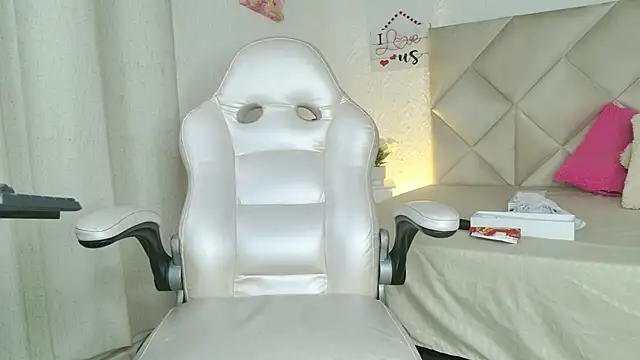 Riri_Blonde10 webcam