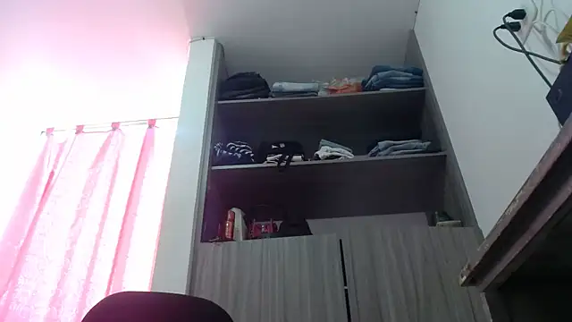 nicolle_milf1978 webcam