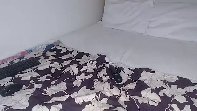 Bella_2025 webcam