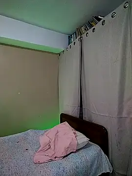 saharqamar (F young) - Fingers in my pussy