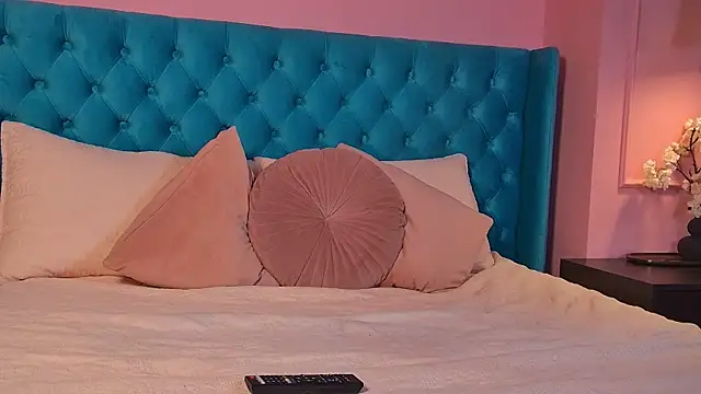 Roxy_Wilde webcam