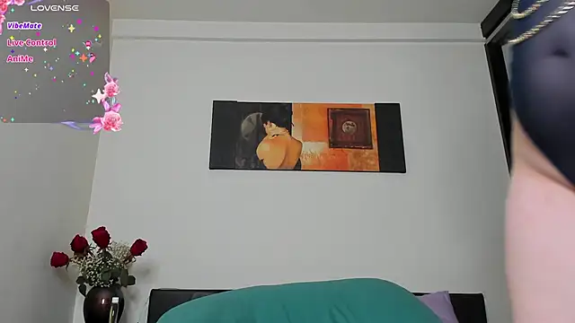 GoldenLunaa webcam