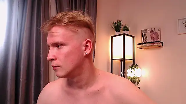 AlexxSweet webcam