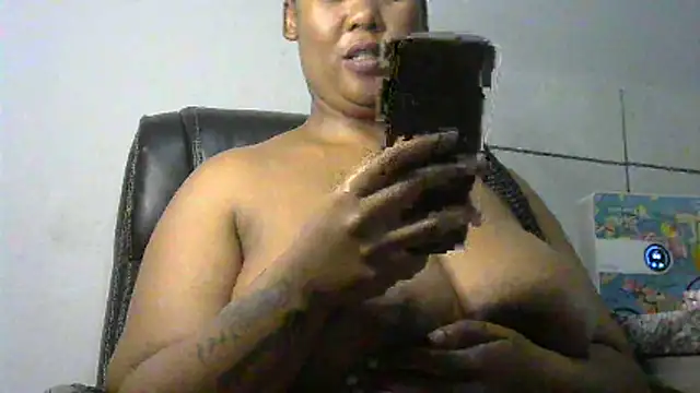 NippleMilkXx webcam
