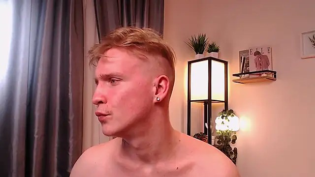 AlexxSweet webcam