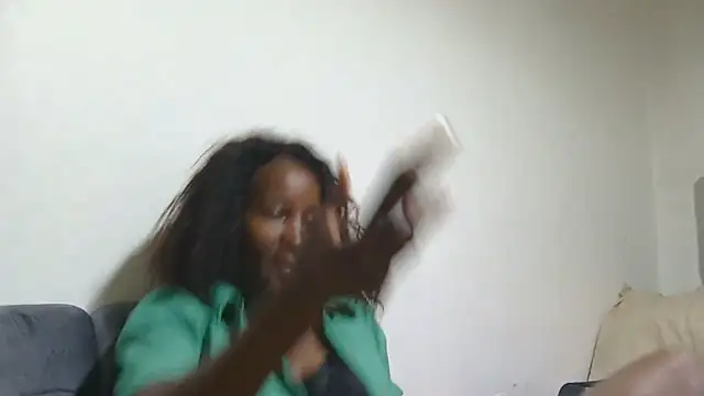 sluttylaura21 webcam