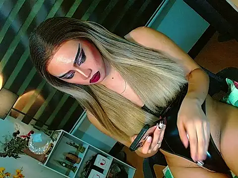 HOLLYWOOD_QUEEN_88 webcam