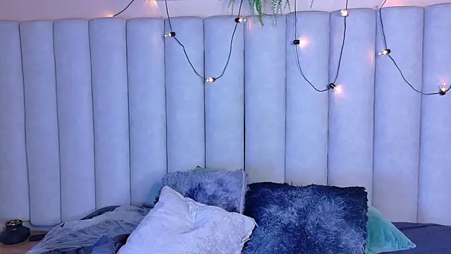 AhslyEvans__ webcam
