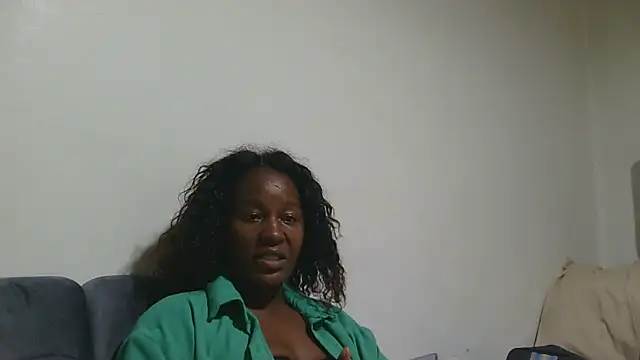 sluttylaura21 (F milf) - please be kind