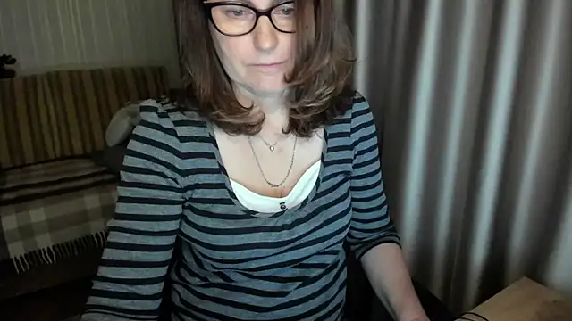 lauraoven webcam