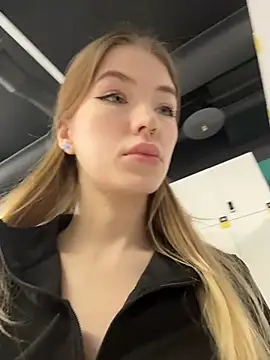 Risky_Mia69