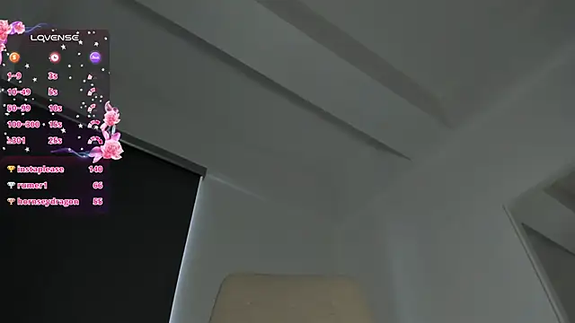 laura-hills18 webcam