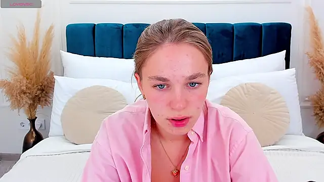 YangLola live sex cam