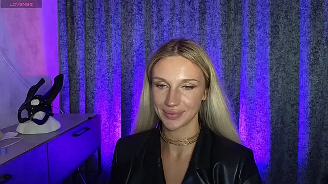 megan_hamillton (F young) - ride dildo/you choos position
