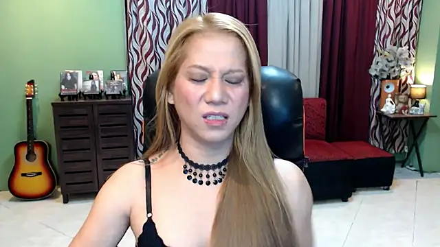 dreamgirlHILARY webcam