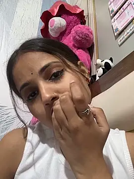 Naina11100 webcam