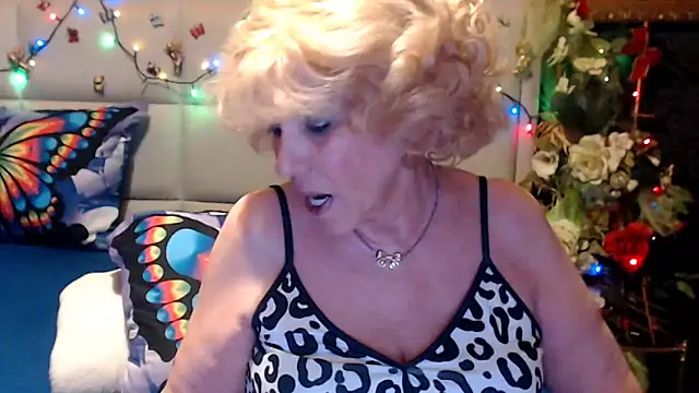 HappyWomanOn webcam