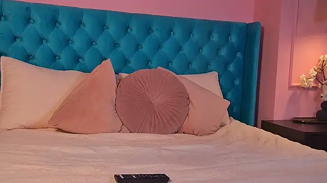 Roxy_Wilde webcam
