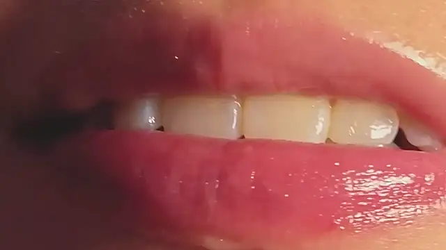 JustClaree webcam
