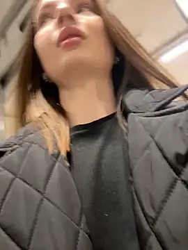 krismagnoly (Ask my age) - GIVE PLEASURE FOR MY PUSSY IN PUBLIC