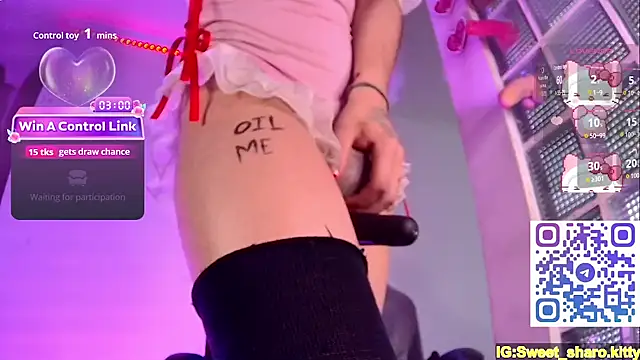 Sweet-SharoKitty live sex cam