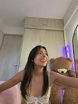 ZaraLuuv webcam