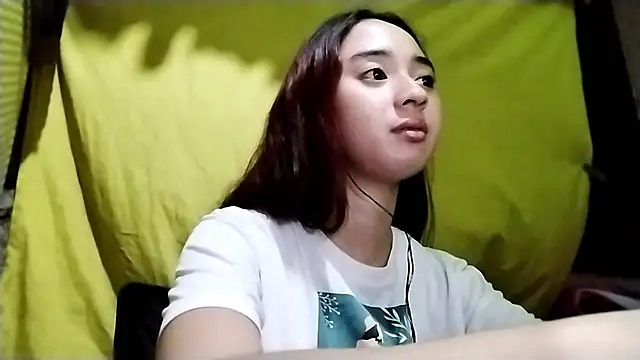 LenoraLacassagne webcam