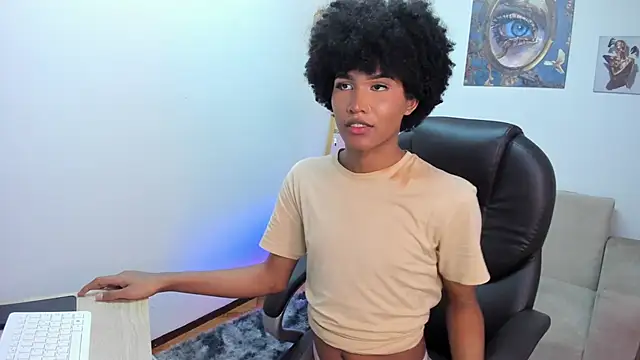 NaomiSaenz_ webcam