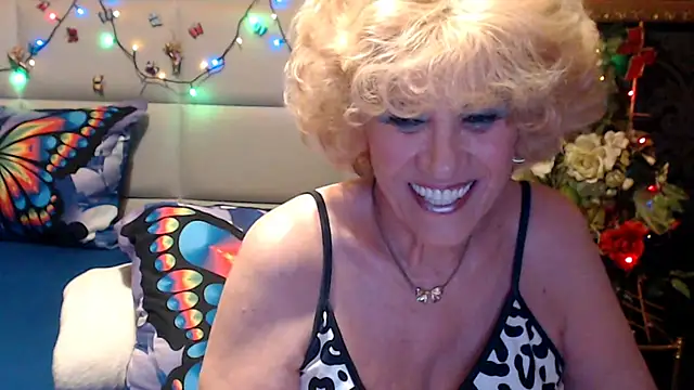 HappyWomanOn webcam