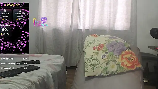 Kittywhiteass webcam