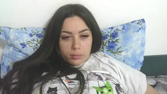 LovelyJulliette webcam