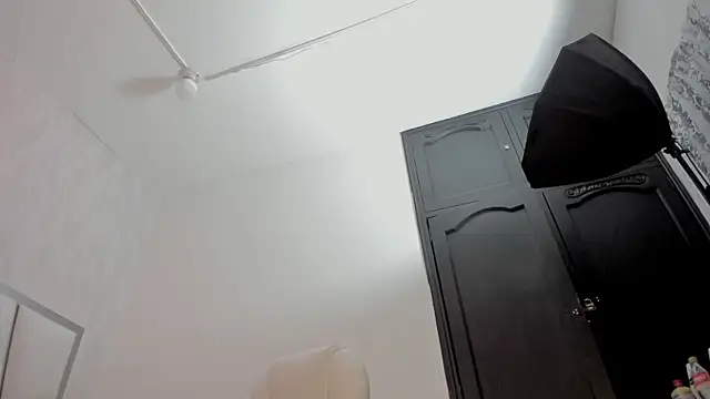 Victoriaa_millers webcam