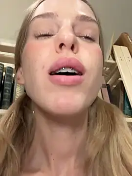 kira_mia webcam