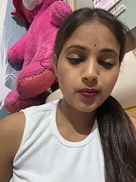 Naina11100 webcam