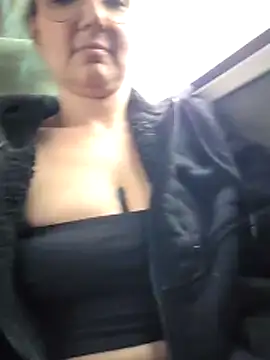 RaveMami webcam