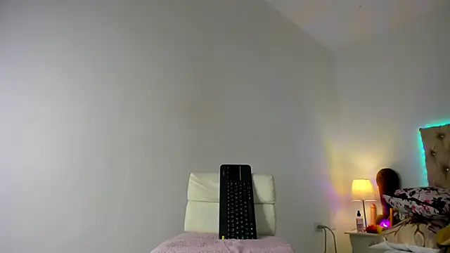 shantallhotxx webcam