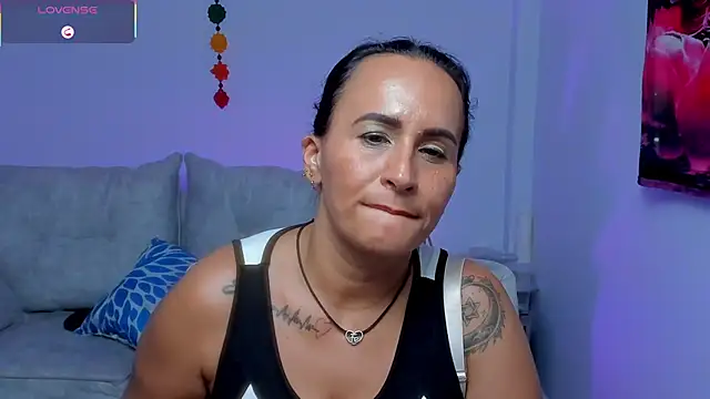 Sara_Charmy webcam