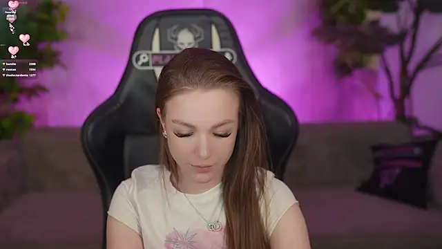 Ella_054 webcam