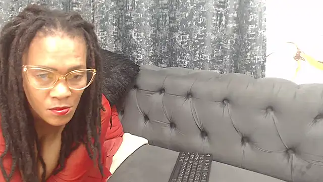 PrettyBoobsXX43 webcam