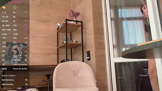 AlexaDeviliciouss webcam